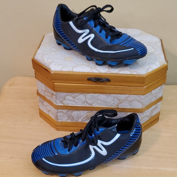 Mitre Cleats - Picture 1 of 6